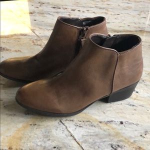 Simply Vera by Vera Wang brown leather booties